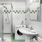 Sull'acqua Del Porto Antico