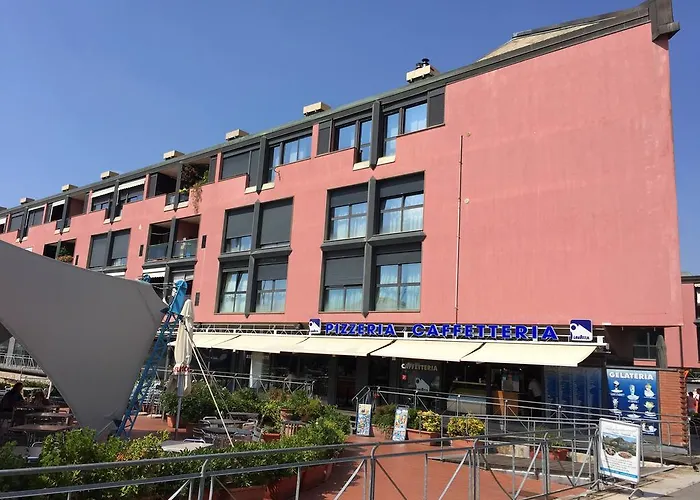 Sull'acqua Del Porto Antico ジェノヴァ